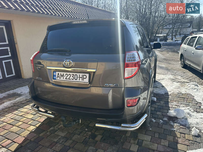 Внедорожник / Кроссовер Toyota RAV4 2010 в Тернополе