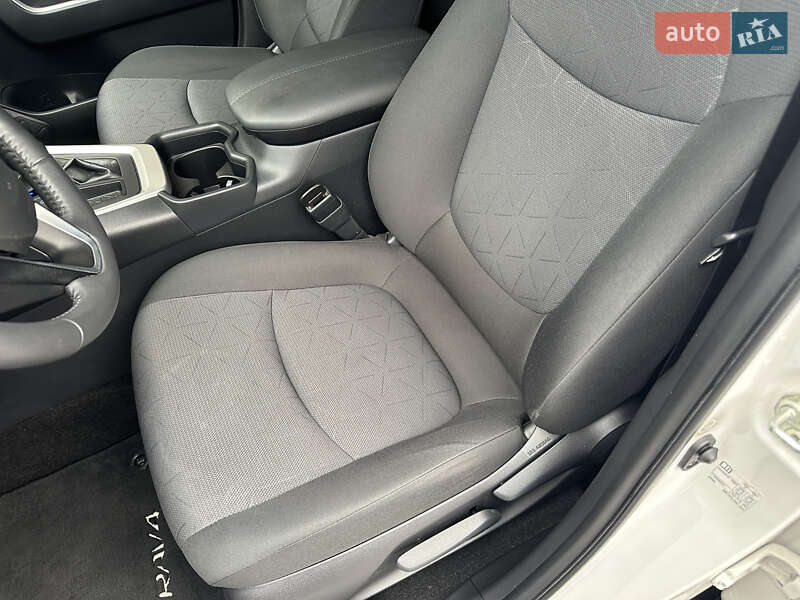 Внедорожник / Кроссовер Toyota RAV4 2019 в Черкассах фото 15 Внедорожник / Кроссовер Toyota RAV4 2019 в Черкассах