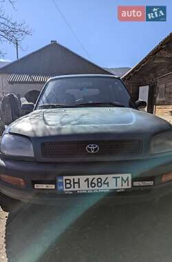 Внедорожник / Кроссовер Toyota RAV4 1998 в Ужгороде