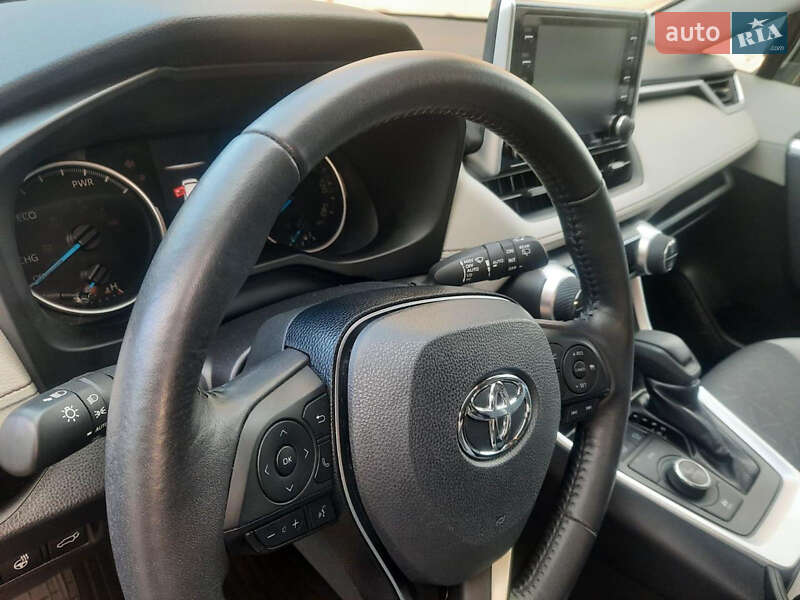 Внедорожник / Кроссовер Toyota RAV4 2019 в Ивано-Франковске