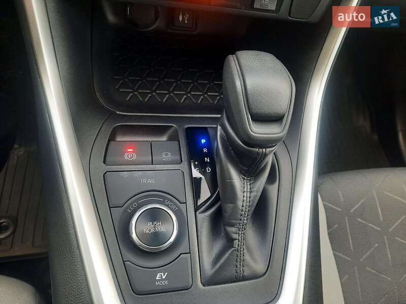 Внедорожник / Кроссовер Toyota RAV4 2019 в Ивано-Франковске