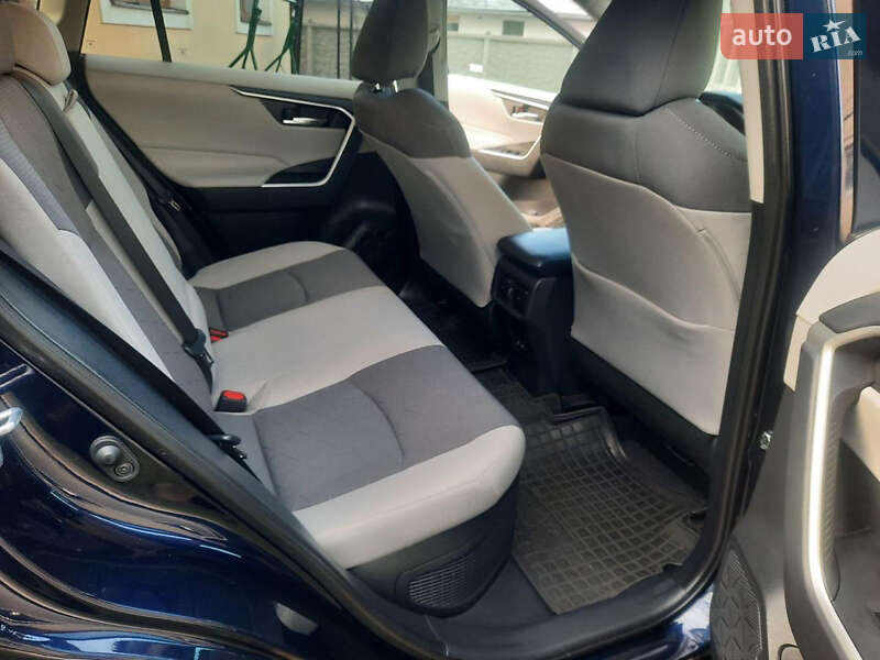 Внедорожник / Кроссовер Toyota RAV4 2019 в Ивано-Франковске