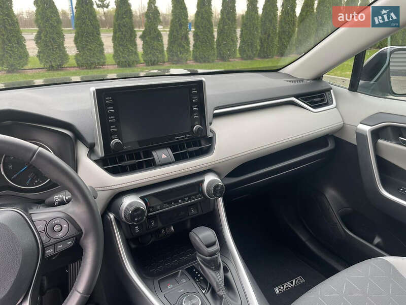 Внедорожник / Кроссовер Toyota RAV4 2019 в Ивано-Франковске