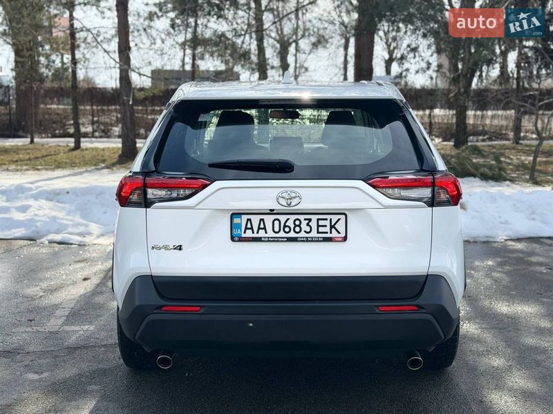 Внедорожник / Кроссовер Toyota RAV4 2019 в Киеве