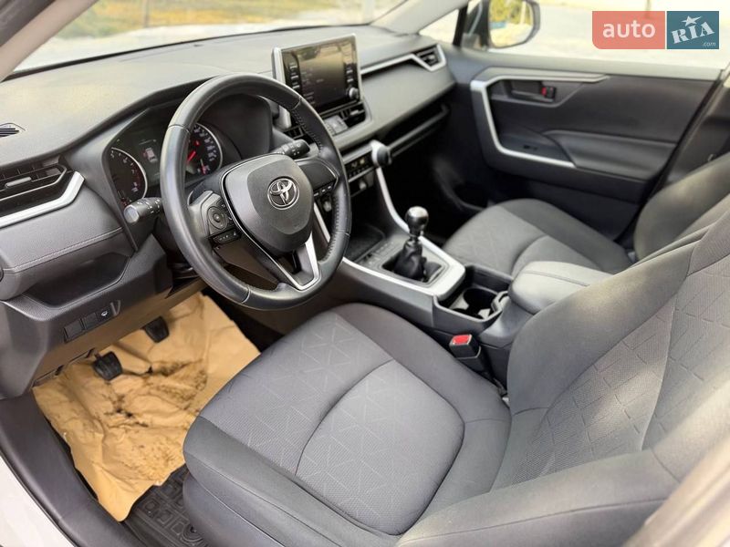 Внедорожник / Кроссовер Toyota RAV4 2019 в Киеве