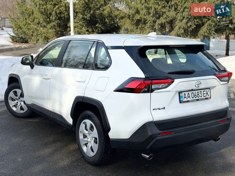 Внедорожник / Кроссовер Toyota RAV4 2019 в Киеве
