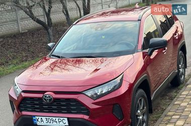 Внедорожник / Кроссовер Toyota RAV4 2018 в Киеве