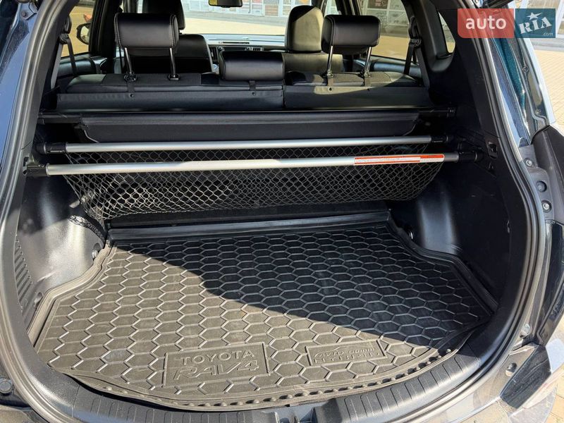 Внедорожник / Кроссовер Toyota RAV4 2017 в Одессе