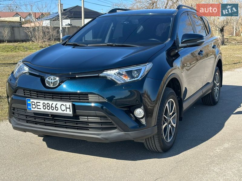 Внедорожник / Кроссовер Toyota RAV4 2018 в Николаеве