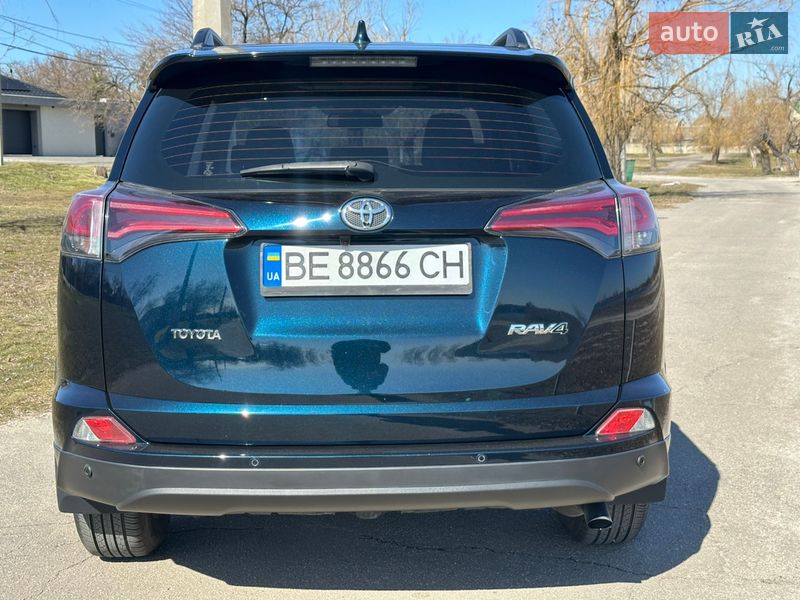 Внедорожник / Кроссовер Toyota RAV4 2018 в Николаеве