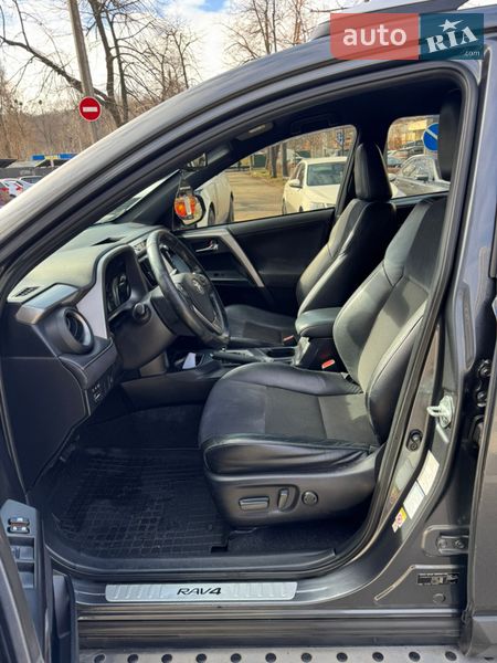 Внедорожник / Кроссовер Toyota RAV4 2016 в Киеве