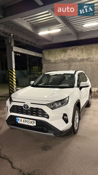 Внедорожник / Кроссовер Toyota RAV4 2019 в Киеве