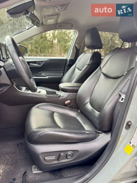 Внедорожник / Кроссовер Toyota RAV4 2020 в Львове