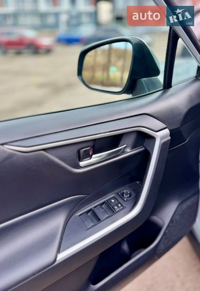 Внедорожник / Кроссовер Toyota RAV4 2020 в Львове
