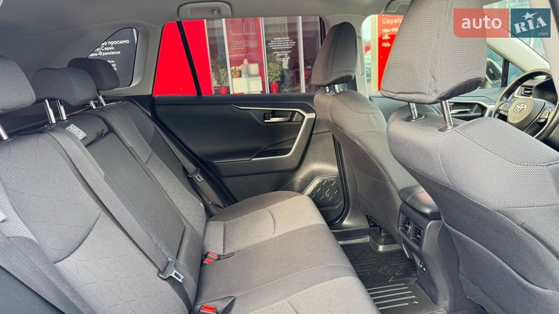 Внедорожник / Кроссовер Toyota RAV4 2019 в Ивано-Франковске