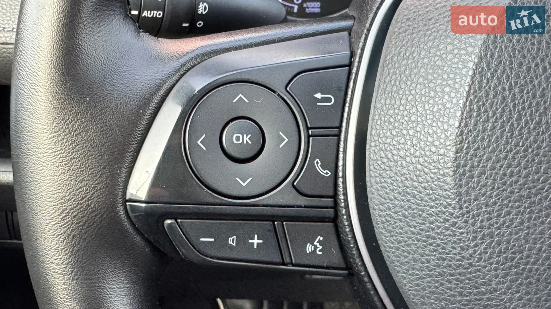 2019 Toyota RAV 4 - мініатюра 9