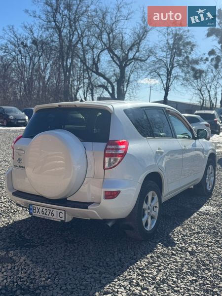 Внедорожник / Кроссовер Toyota RAV4 2010 в Хмельницком