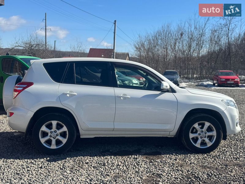 Внедорожник / Кроссовер Toyota RAV4 2010 в Хмельницком