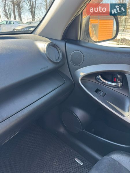 Внедорожник / Кроссовер Toyota RAV4 2010 в Хмельницком