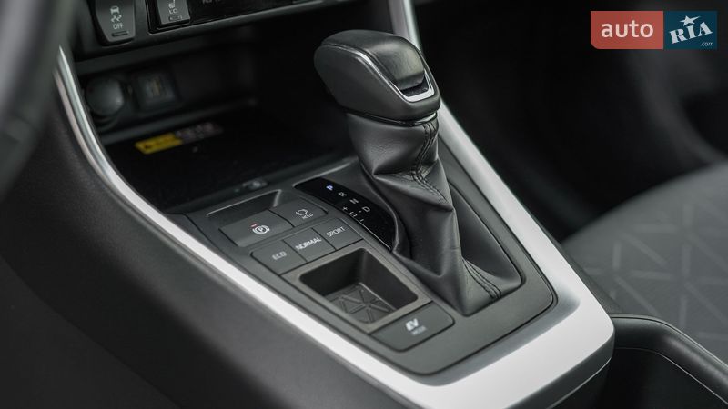 Внедорожник / Кроссовер Toyota RAV4 2024 в Львове