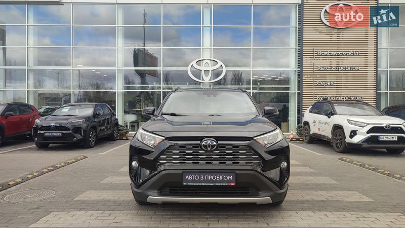 Внедорожник / Кроссовер Toyota RAV4 2020 в Киеве