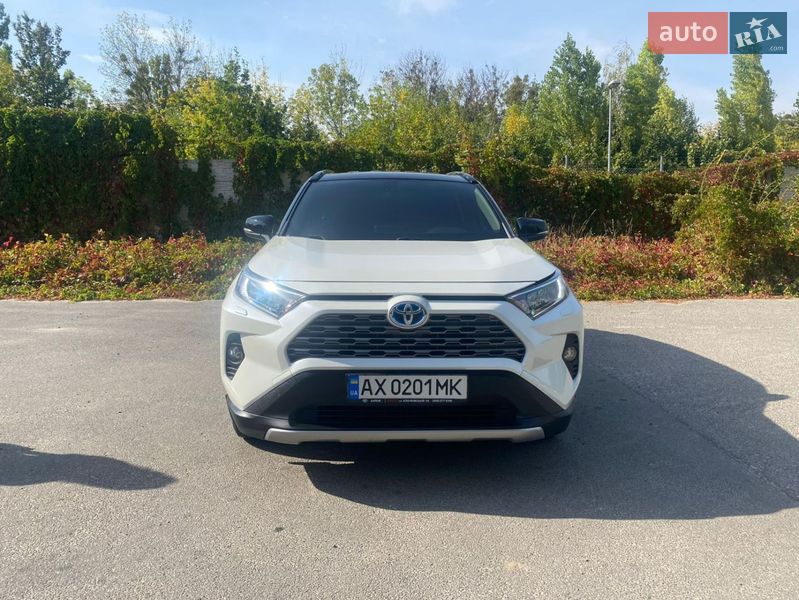 Внедорожник / Кроссовер Toyota RAV4 2019 в Харькове