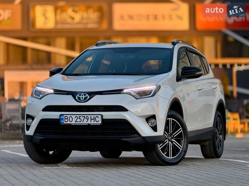 Внедорожник / Кроссовер Toyota RAV4 2018 в Львове