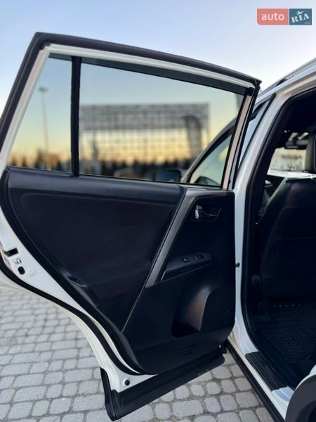 Внедорожник / Кроссовер Toyota RAV4 2018 в Львове