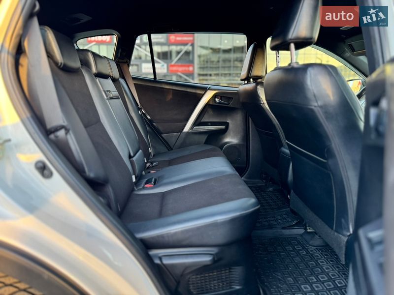 Внедорожник / Кроссовер Toyota RAV4 2018 в Львове