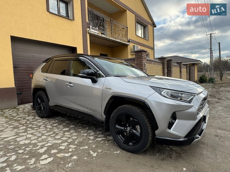 Внедорожник / Кроссовер Toyota RAV4 2020 в Кобеляках