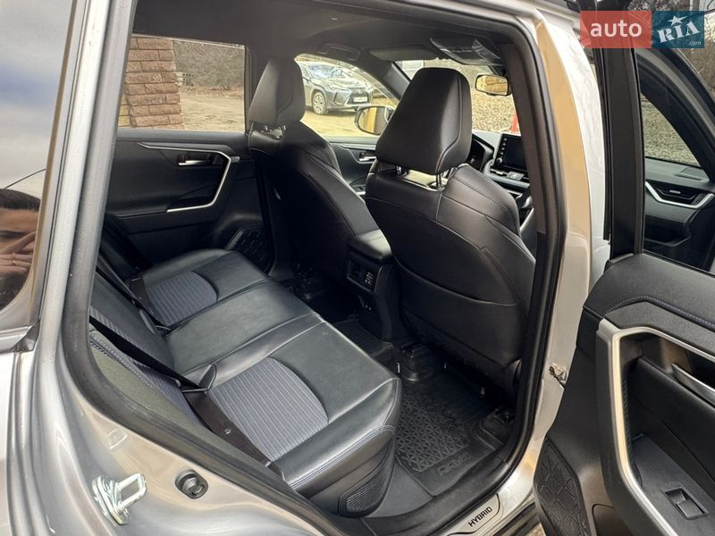 Внедорожник / Кроссовер Toyota RAV4 2020 в Кобеляках