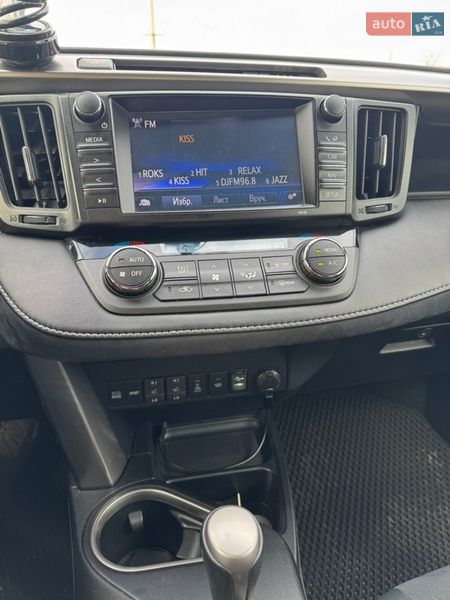 Внедорожник / Кроссовер Toyota RAV4 2017 в Львове