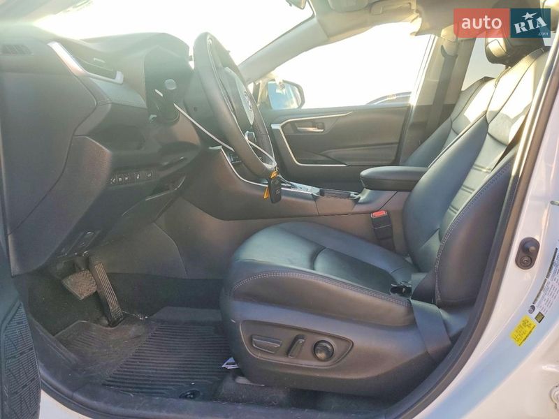 Внедорожник / Кроссовер Toyota RAV4 2023 в Львове