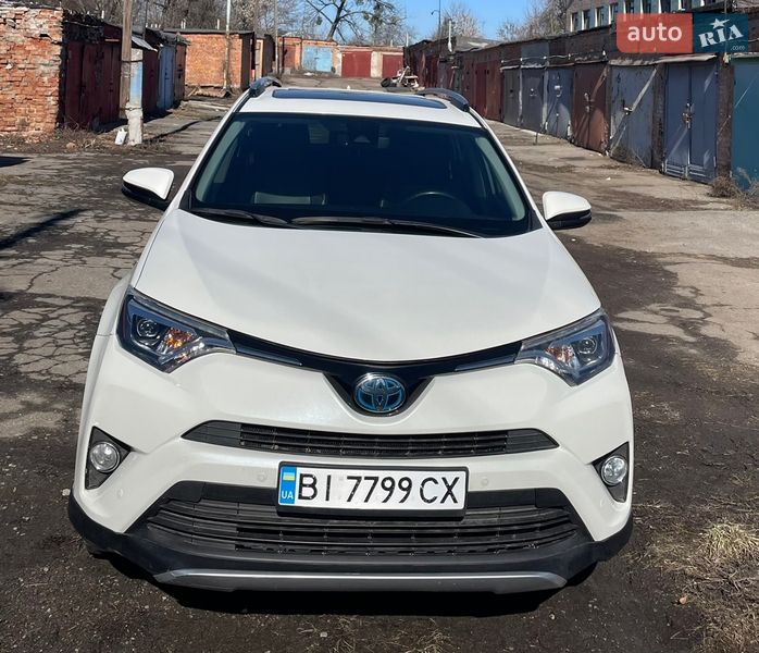Внедорожник / Кроссовер Toyota RAV4 2018 в Полтаве