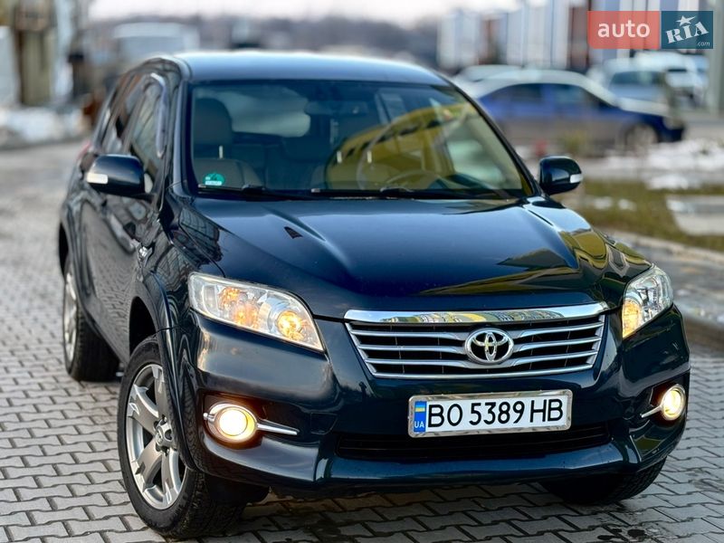 Позашляховик / Кросовер Toyota RAV4 2011 в Тернополі