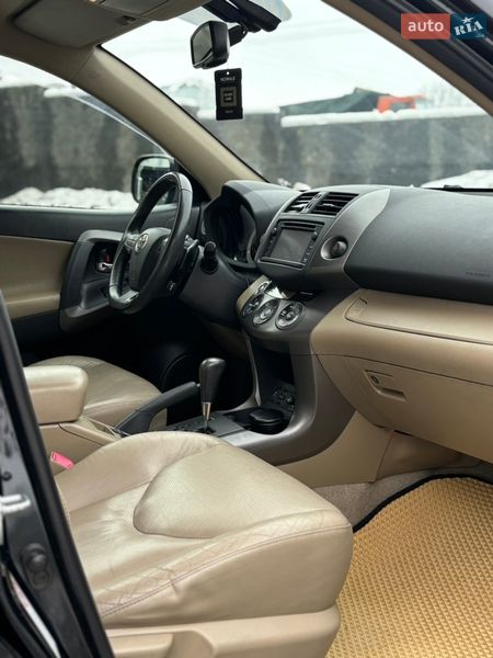 Позашляховик / Кросовер Toyota RAV4 2011 в Тернополі