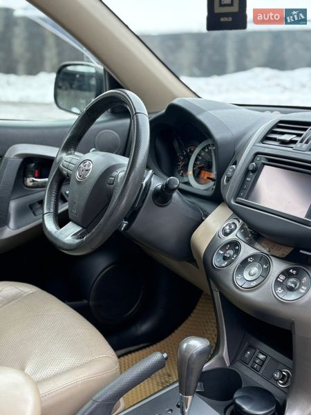 Позашляховик / Кросовер Toyota RAV4 2011 в Тернополі