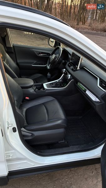 Внедорожник / Кроссовер Toyota RAV4 2020 в Львове