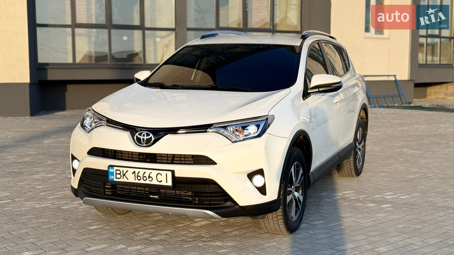 2016 Toyota RAV 4 - фото 1