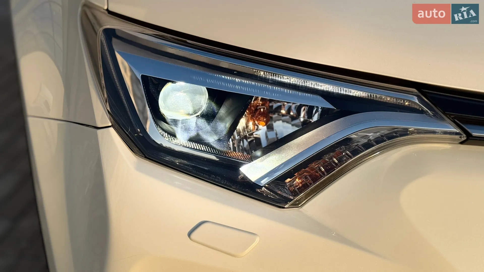 2016 Toyota RAV 4 - мініатюра 16