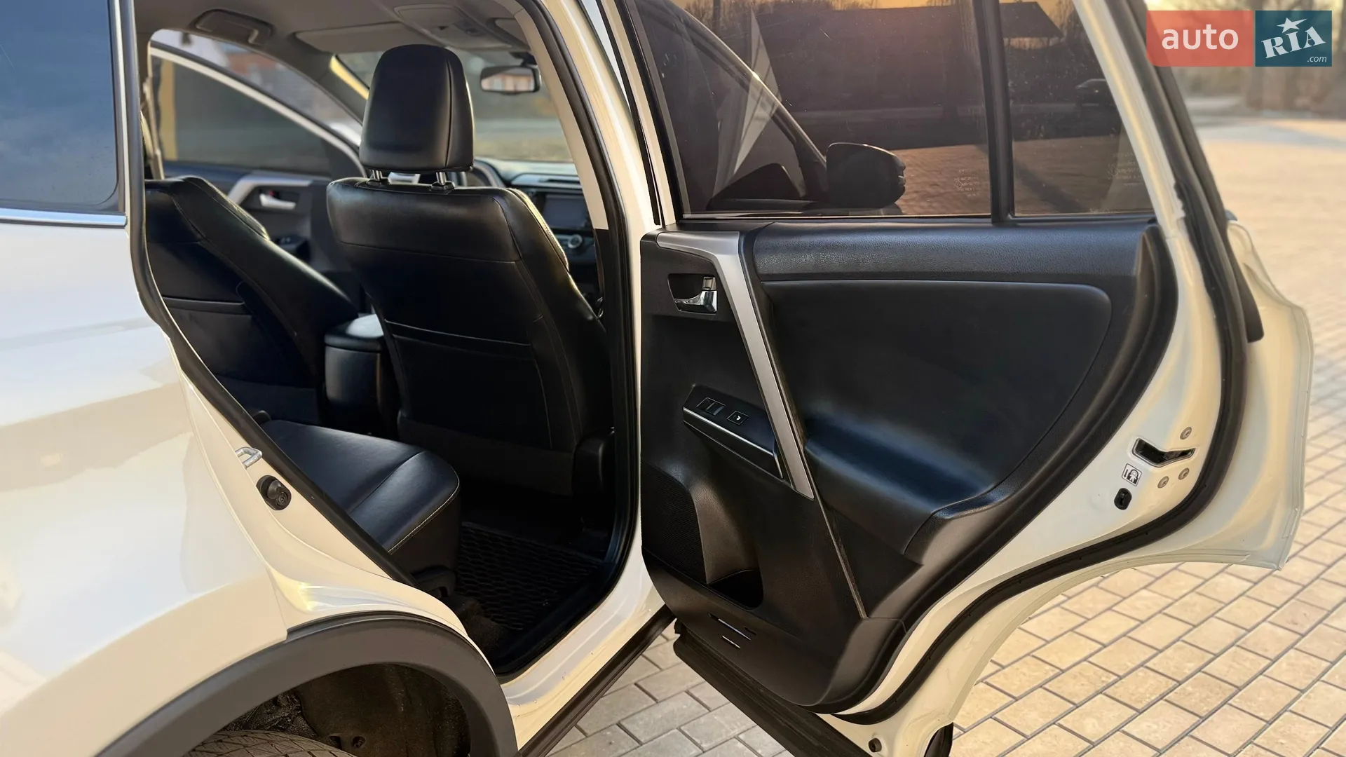 2016 Toyota RAV 4 - мініатюра 26
