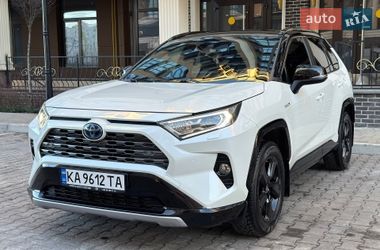 Внедорожник / Кроссовер Toyota RAV4 2020 в Киеве