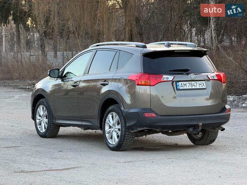 Внедорожник / Кроссовер Toyota RAV4 2013 в Звягеле