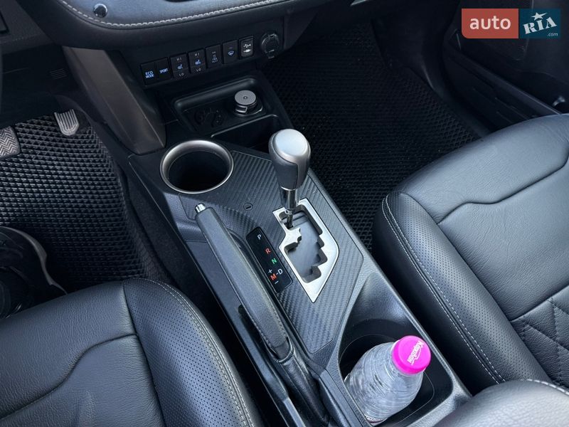 Внедорожник / Кроссовер Toyota RAV4 2013 в Звягеле