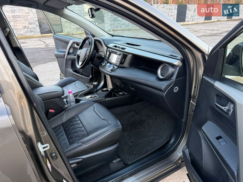 Внедорожник / Кроссовер Toyota RAV4 2013 в Звягеле