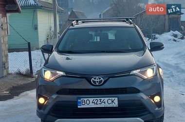 Внедорожник / Кроссовер Toyota RAV4 2016 в Яремче
