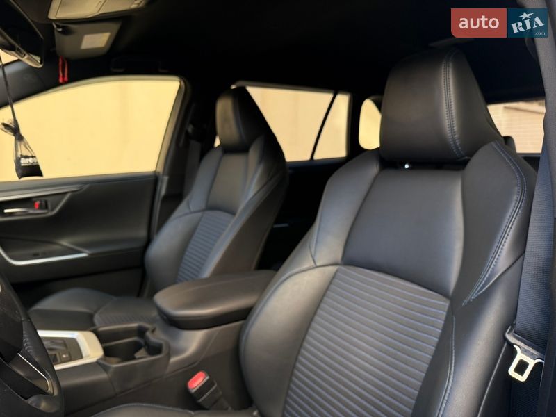 Внедорожник / Кроссовер Toyota RAV4 2021 в Одессе