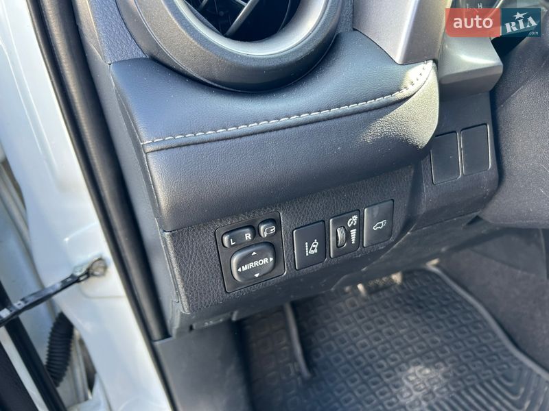Внедорожник / Кроссовер Toyota RAV4 2016 в Киеве