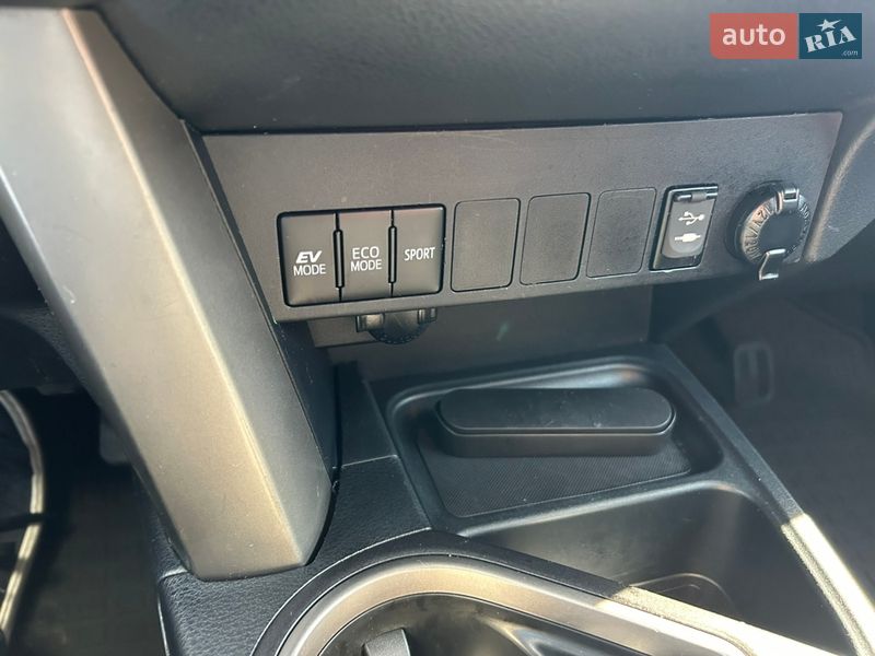 Внедорожник / Кроссовер Toyota RAV4 2016 в Киеве