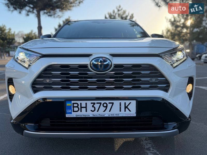 Внедорожник / Кроссовер Toyota RAV4 2018 в Одессе